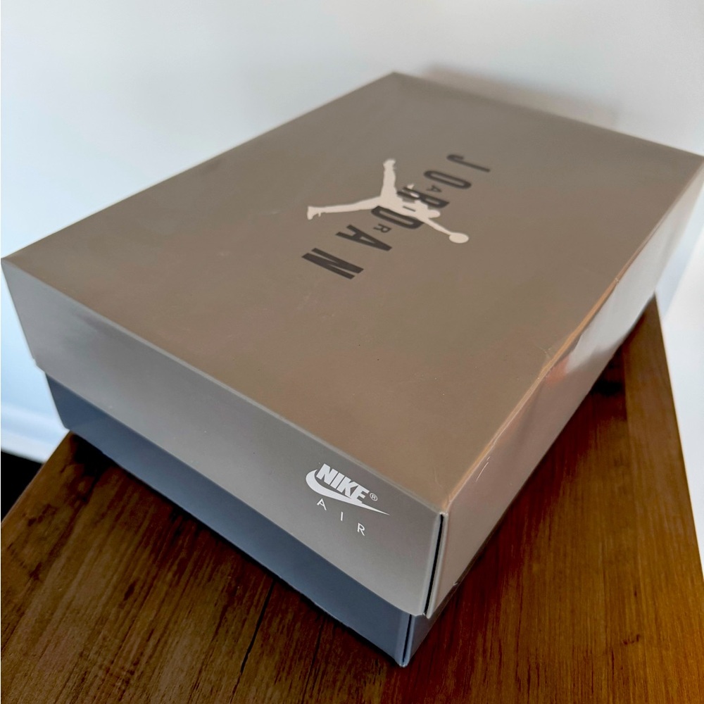 BOX Jordan 11 Cool Grey Retro - Size 9 (Box Only)